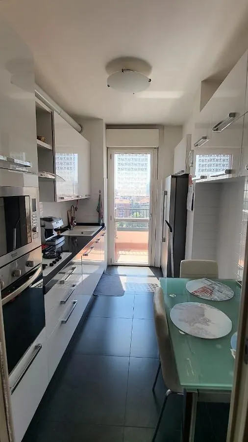 B&B - Camera Doppia Con Bagno Privato In Stupendo Attico Con Vista Mozzafiato Milano Bed & Breakfast