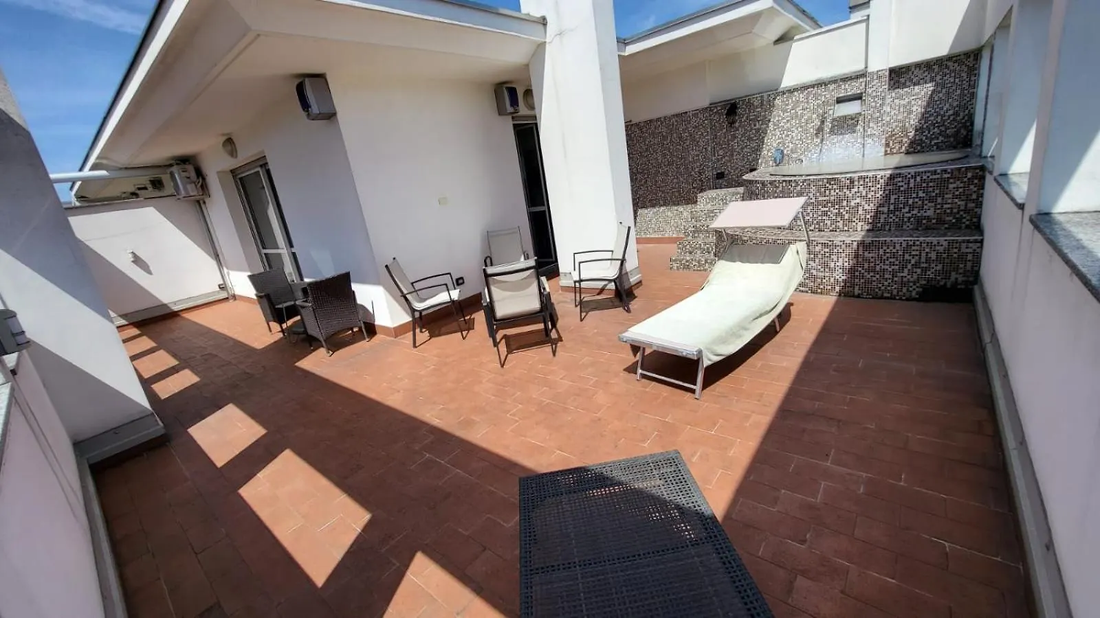 B&B - Camera Doppia Con Bagno Privato In Stupendo Attico Con Vista Mozzafiato Milano Bed & Breakfast