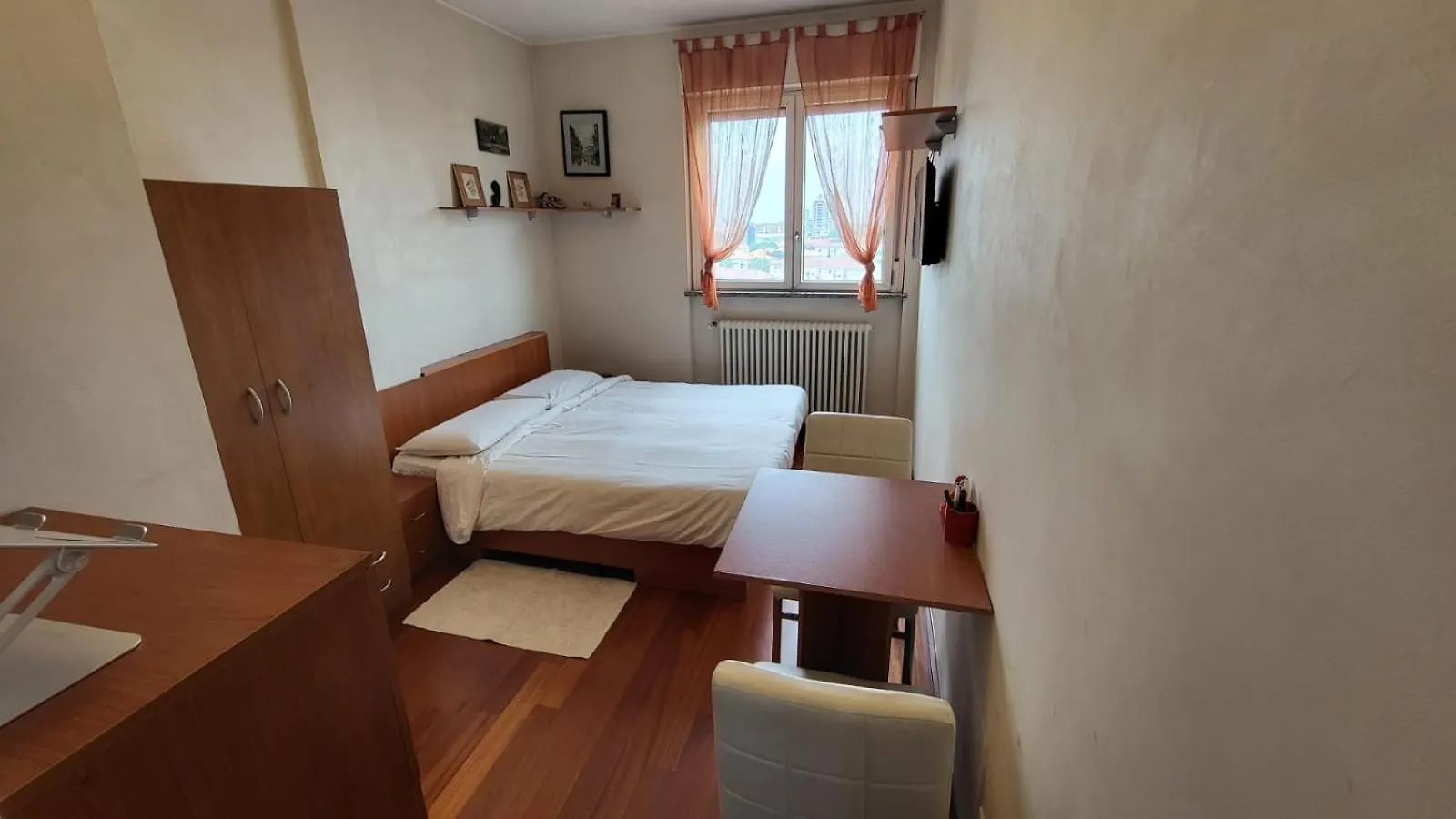 B&B - Camera Doppia Con Bagno Privato In Stupendo Attico Con Vista Mozzafiato Milano 0*,  Italia